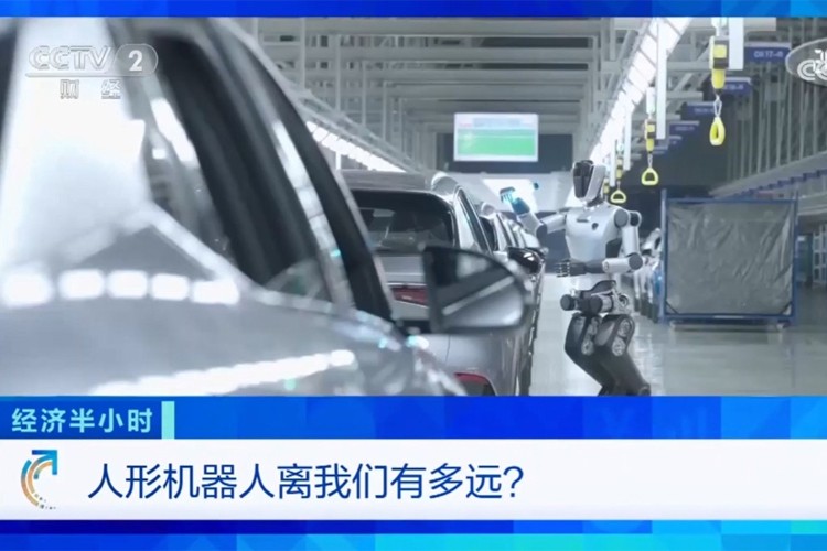 中央电视台《经济半小时》栏目对智元机器人...
