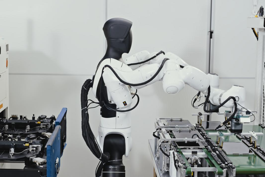 智元机器人真机强化学习落地工业产线，开启具身智能规...